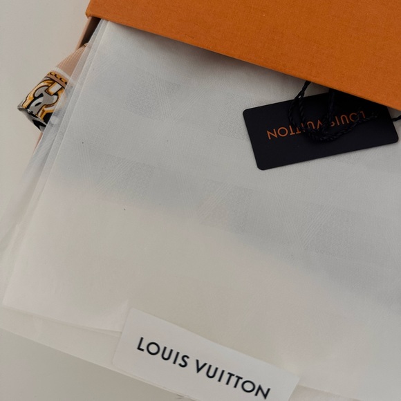 LV Monogram Confidential bandeau - Picture 1 of 5